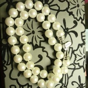18" faux pearl necklace